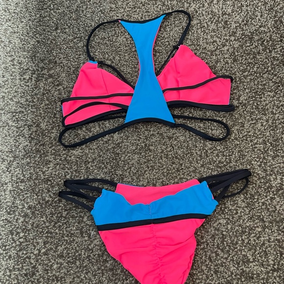 New! Beach Bunny color block two piece swimsuit - Picture 4 of 6